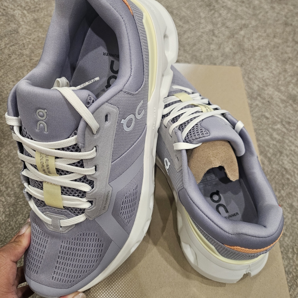 NEW On Running Women's Cloudrunner 2 Athletic Shoes
